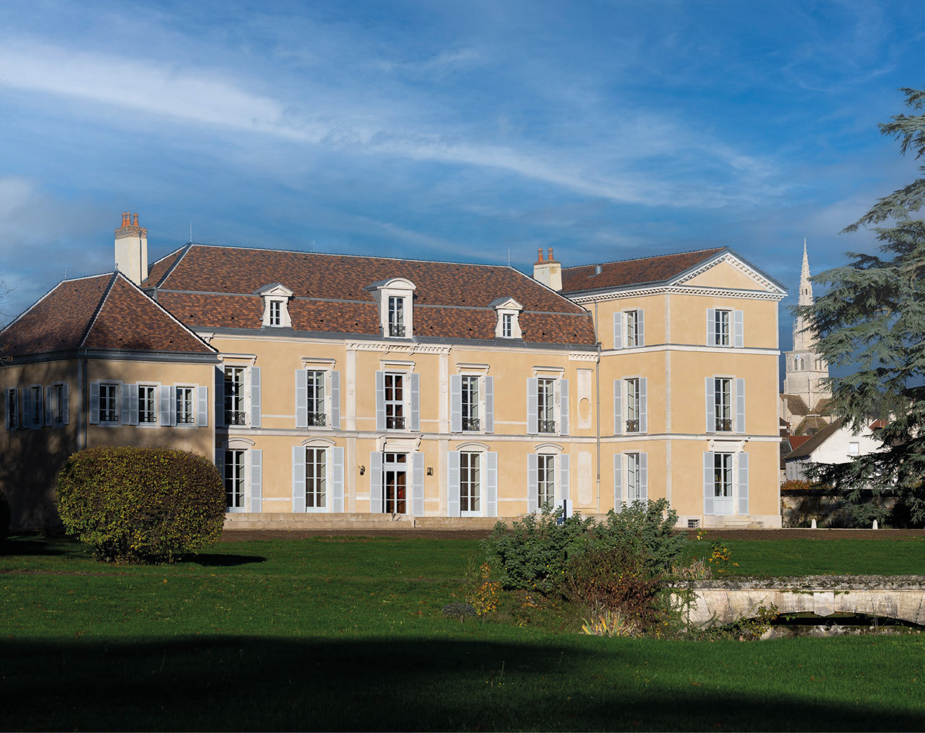 Le château de Meursault rénové est prêt à accueillir ses hôtes